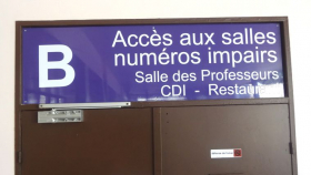 panneau d'identification de salle