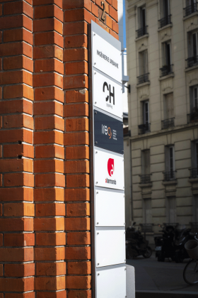 plaque signalétique immeuble ingénierie urbaine à paris